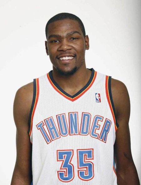 杨晨对话施拉普纳：中国球员不该只为钱踢球，留洋从乙级开始（杨晨与施拉普纳对话：中国球员不应唯钱是图，留洋应从乙级打起）