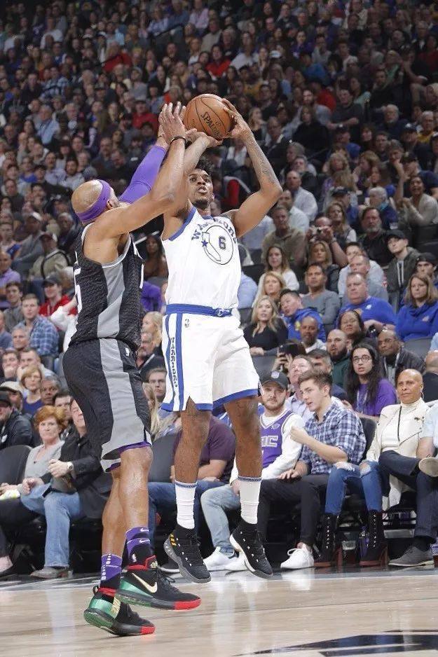 足协主席宋凯现身成都，徐正源、韦世豪、胡荷韬在酒店迎接（足协主席宋凯抵蓉，徐正源、韦世豪、胡荷韬酒店迎接）