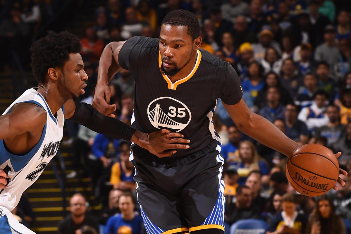 各区域场均得分王：弧顶-库里 左右45°中距离-KD 右侧中距离-小卡（各点位场均得分之王：弧顶库里，左右45°中距离KD，右侧中距离小卡）