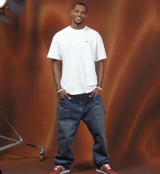 早报：拥有地表最强人类的从容感……怎么，你们没有吗？（早报：与地表最强人类同队的从容时刻……难道你们没有？）