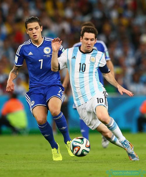 世体：亚马尔接连缺席国家队比赛，下次比赛或与梅西交手（世界体报：亚马尔连续缺席国家队征战，下一场或将对上梅西）