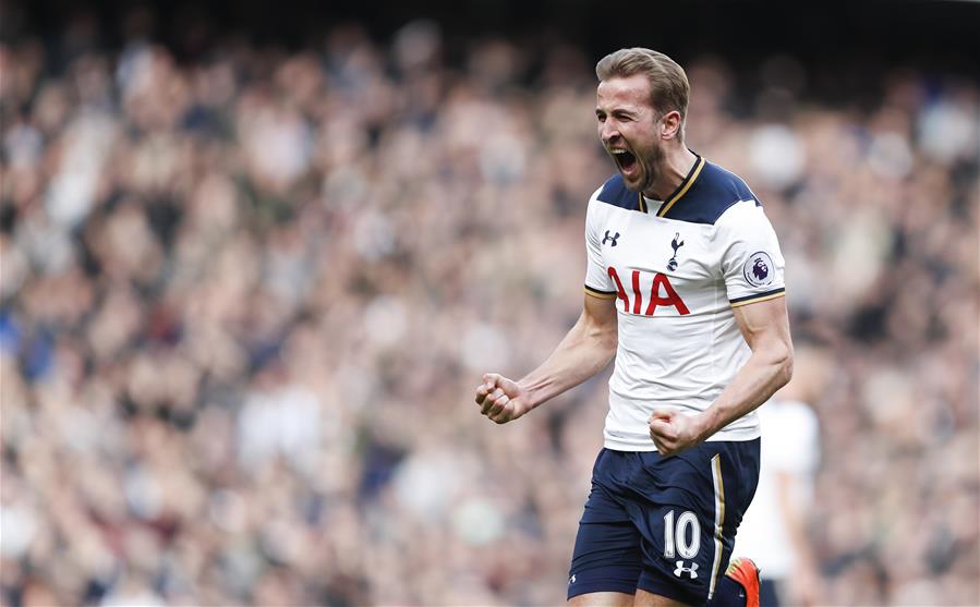 3连胜！勇士力克独行侠，赢球谁是关键？库里里程碑，浓眉伤退（勇士豪取三连胜击退独行侠：谁是致胜功臣？库里达成里程碑，浓眉因伤退场）